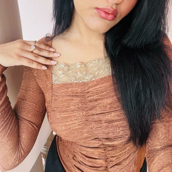 Brownish golden top with lace - Picture 2 of 8